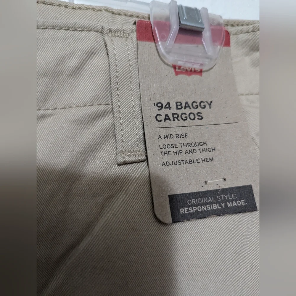 NWT Levi's Women's '94 Baggy Cargos Size 31x30 - Picture 3 of 9